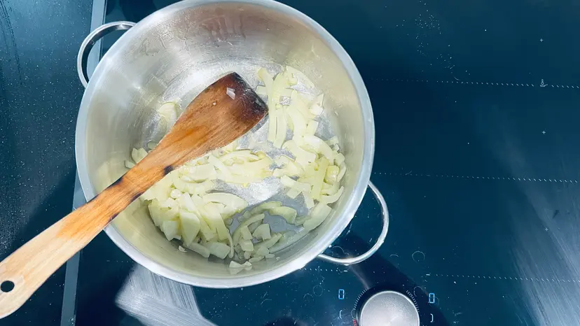 Colouring the onions in butter